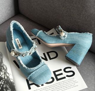 (Category: ) located in . Submitted by luxdesignerbrand (Listing ID 1400853579, Image 1). Description: .
