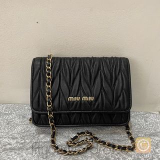 (Category: ) located in . Submitted by fityourwardrobe (Listing ID 1400839073, Image 1). Description: .