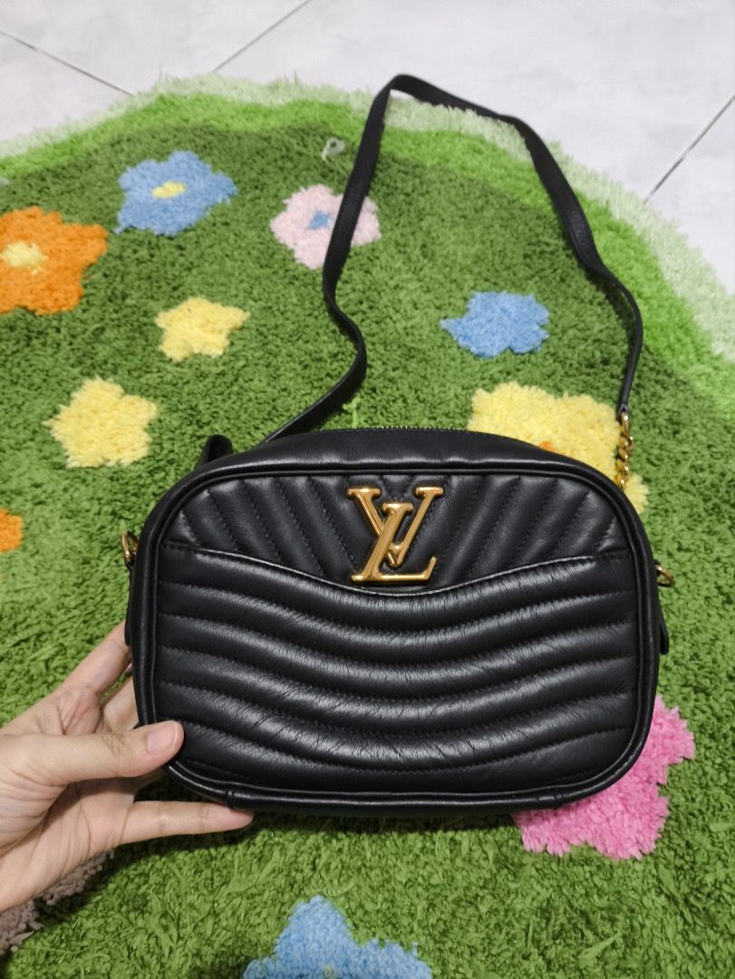 New Wave Camera Bag PM (Category: Luxury Bags & Wallets) located in Quezon City. Submitted by hellopatchi (Listing ID 1400855533, Image 1). Description: With booklet and provided dust bag only From Negros 2-3days delivery in Manila Very nice in person no flaws .