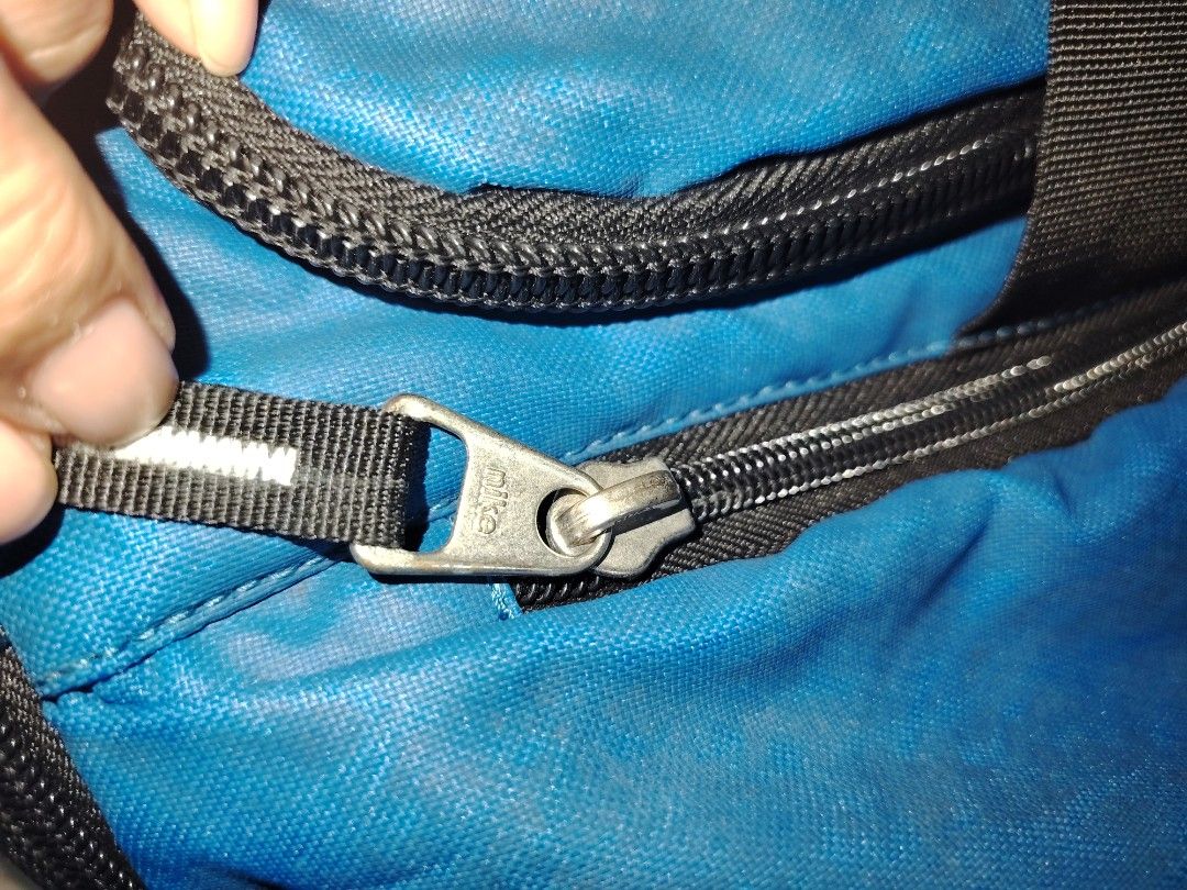 Nike (Category: Luxury Bags & Wallets) located in Bulacan. Submitted by jhefkheelo02163 (Listing ID 1400911661, Image 3). Description: Og nike travel bag Super laki po nyan pang buong pamilya pede With sling.