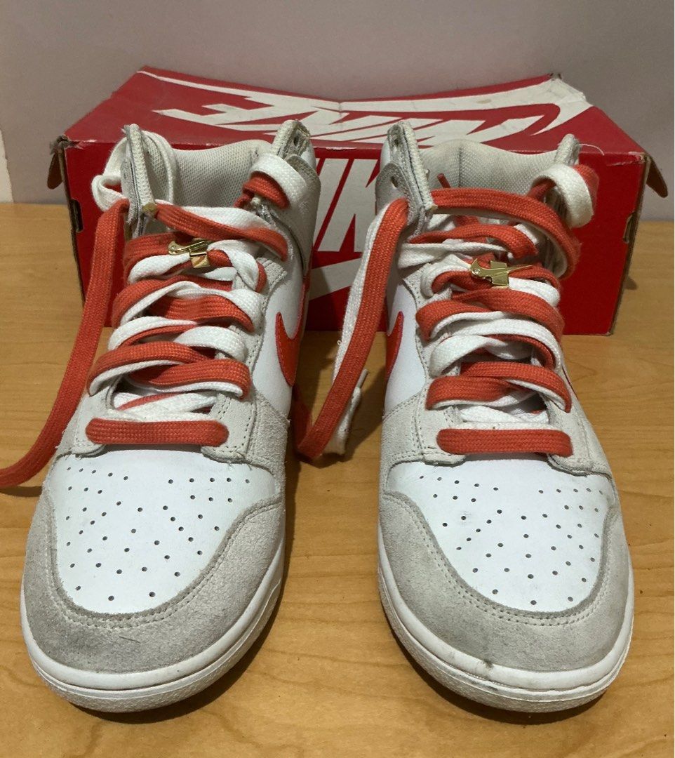 Nike Dunk High SE Women's (Category: Sneakers) located in Quezon City. Submitted by _alynicz (Listing ID 1400896482, Image 3). Description: used twice. rfs: not my style size details are on the photos. negotiable 😊.