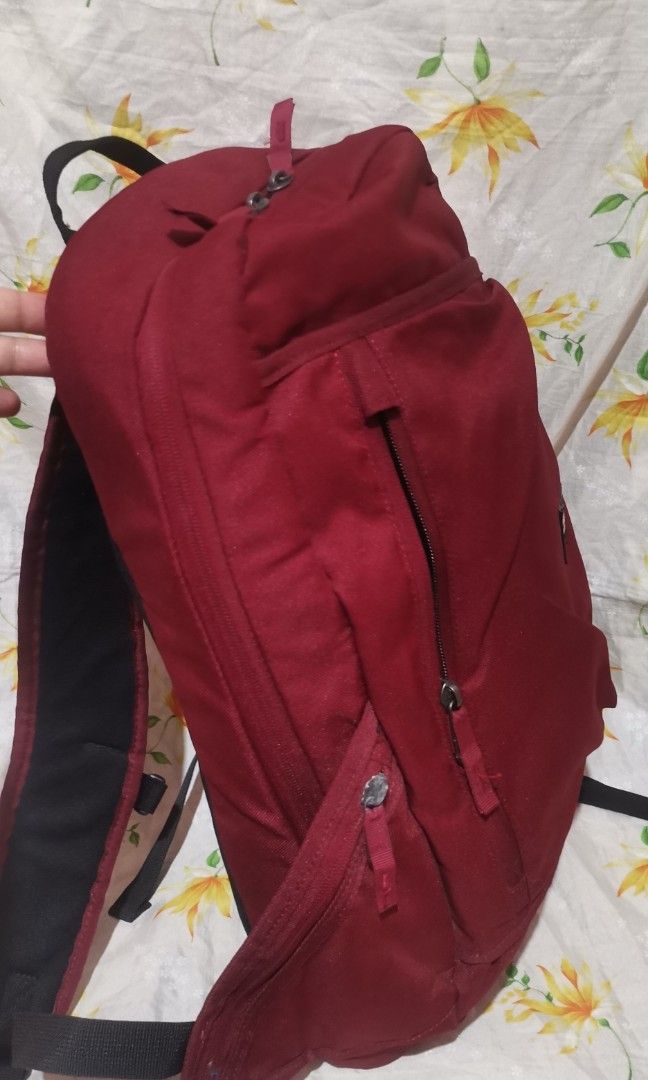 NIKE SB dark red nylon backpack bag (Category: Backpacks) located in Baguio. Submitted by blossombeauty.chicfinds23 (Listing ID 1400855901, Image 3). Description: Like new condition. With sling Plus shipping.