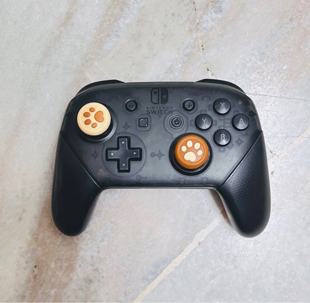 Nintendo Switch Pro Controller (Category: Controllers) located in Rawang. Submitted by pinkylg (Listing ID 1400915315, Image 1). Description: Genuine product with boxes. Condition: 60% Good The controller has scratches at the head, all buttons are working well. There is a minor problem with the controller: there is sometimes drifts. Without type c cable. Price negotiable, don’t hesitate text me for more details..
