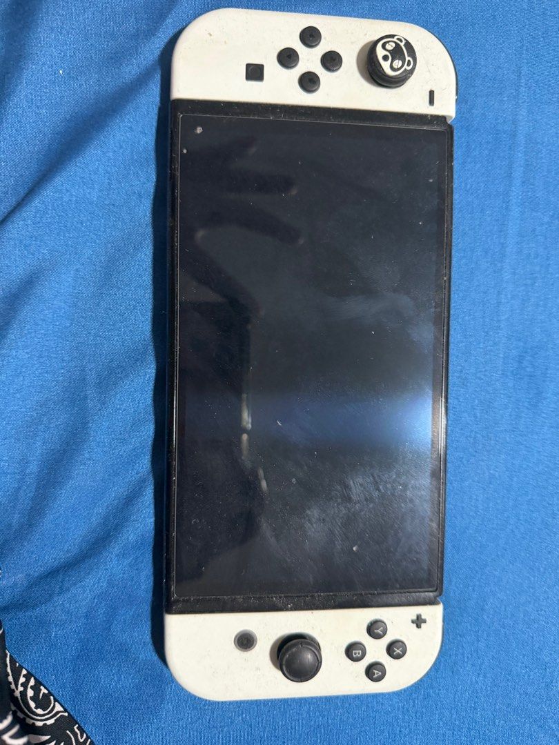 Nintendo switch oled (Category: Controllers) located in Singapore. Submitted by perfume.vs (Listing ID 1400815913, Image 1). Description: Letting go of this nintendo switch full set, will give extra controller. Used a few times so still good condition. Able to negotiate.