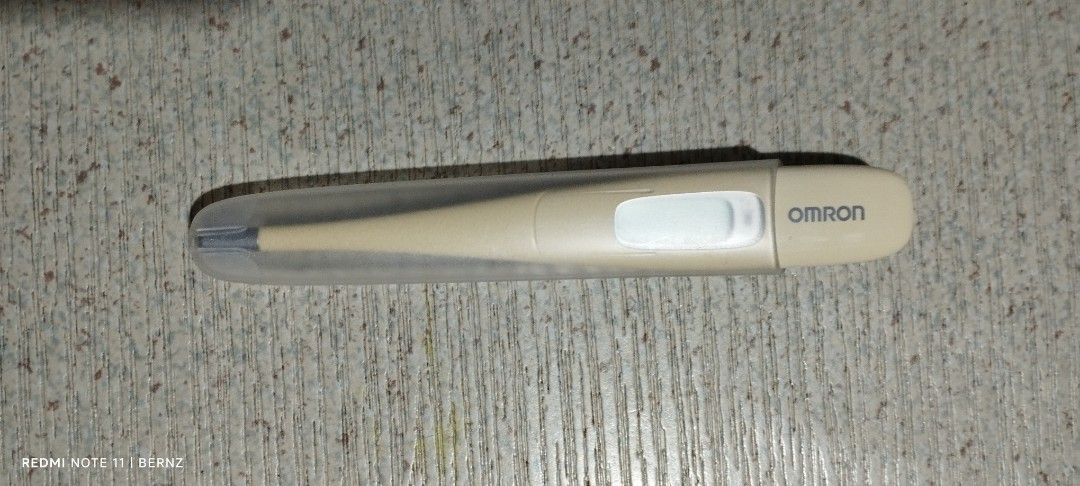 Omron (Category: Thermometers) located in Quezon City. Submitted by Bernz (Listing ID 1400907662, Image 3). Description: - Omron digital thermometer - Good condition - Includes protective case - Easy to read display - Ready to use Model.Mc 680.
