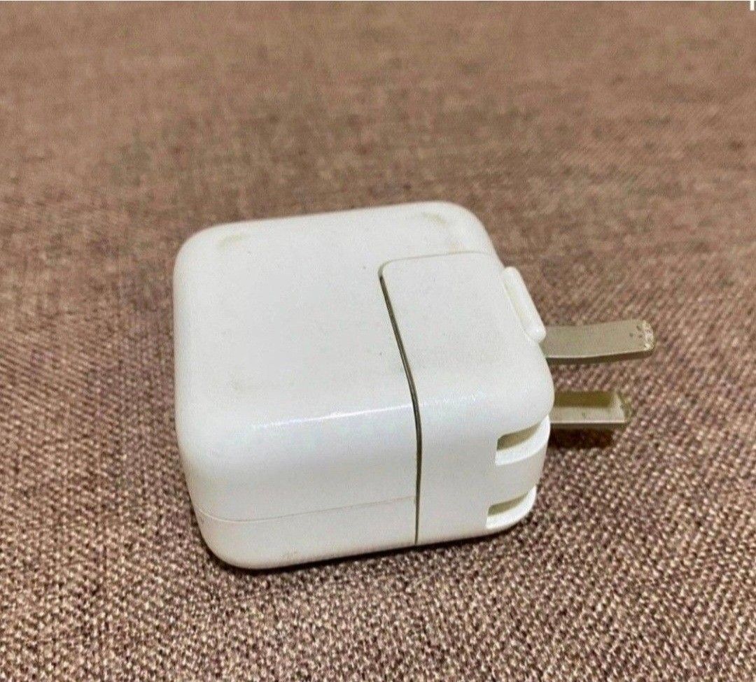Original USB Fast Charging Power Adaptor (Category: Chargers & Cables) located in Manila. Submitted by phoebecali (Listing ID 1400827731, Image 1). Description: Item : USB Fast Charging Power Adaptor Bought @ MAC store 12 WATTS Condition : used and in good condition Taguig area 09172404648 MOP : Gcash / BDO / BPI / METROBANK.