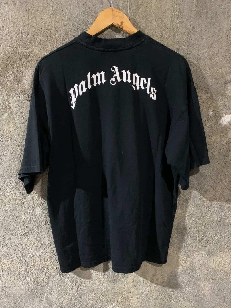 Palm Angels Bear T-shirt Black (Category: Tshirts & Polo Shirts ) located in Bacolod City. Submitted by jerahmeeljune (Listing ID 1400925746, Image 2). Description: - Palm Angels Bear print T-shirt - Size: L - 22X26.5 - Fabric: 100% Cotton - Made in Portugal - Care: Hand wash only, no bleach.