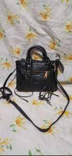 (Category: ) located in . Submitted by blossombeauty.chicfinds23 (Listing ID 1400879535, Image 1). Description: .