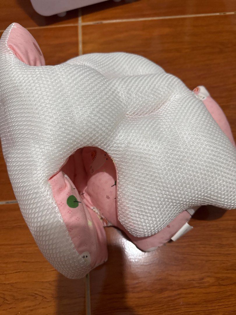 Set of Baby Carrier with Stroller Insert (Category: Carriers & Slings) located in Manila. Submitted by urwholesaleshopph (Listing ID 1400940950, Image 2). Description: Halos ndi nagamit ung 2. As in wala dumi or flaws. Good buy po to.. wag na po tumawad kasi super mura na po nyan. Baby carrier features a pink exterior with a breathable mesh back panel for comfort. It includes a matching pink and white insert with a cute llama pattern. The carrier