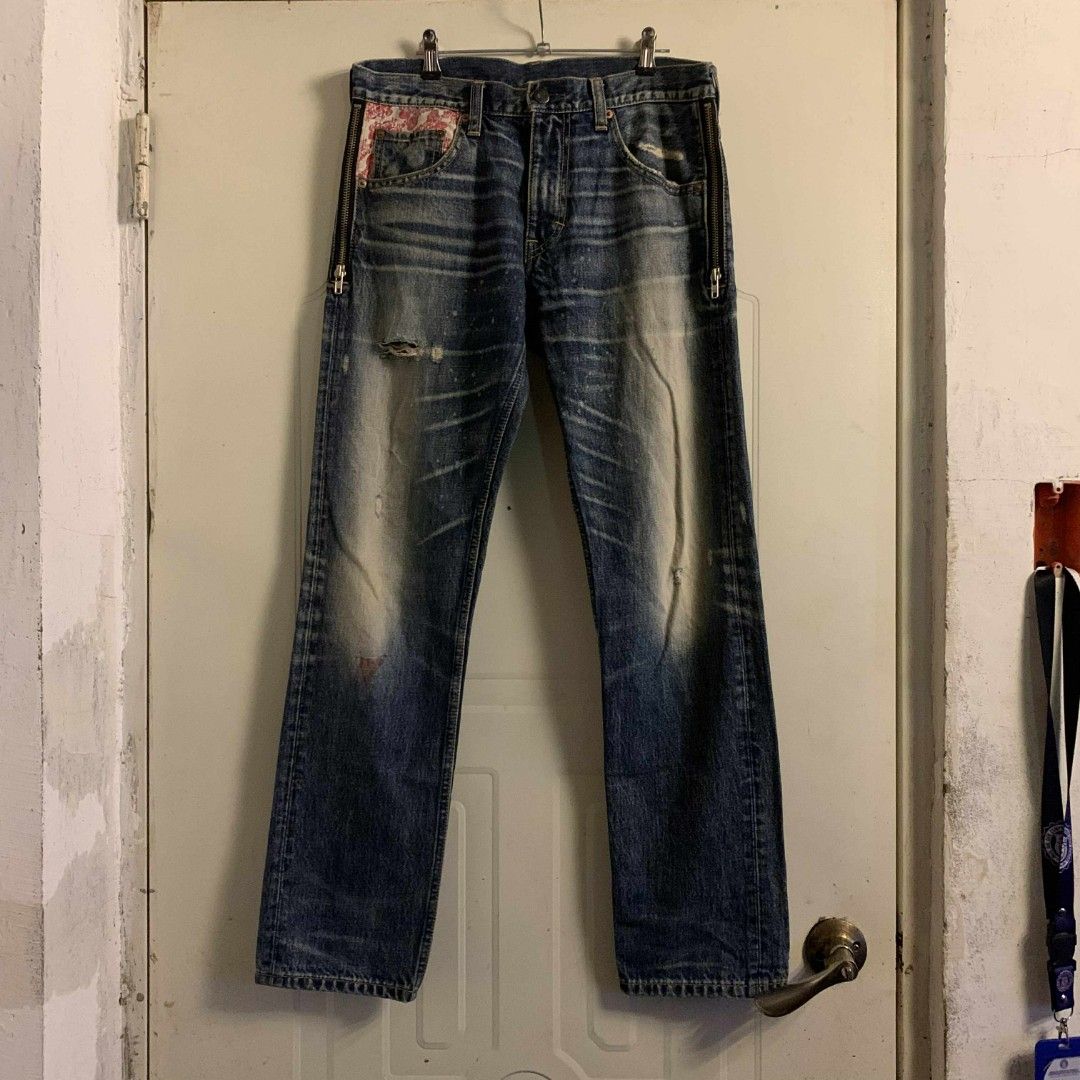RNA Inc. Jeans with Zippers (Category: Jeans) located in Carmen. Submitted by don-lean22 (Listing ID 1400916825, Image 1). Description: Archive RNA inc. Jeans with zipper Pristine condition DM ME IF U ARE INTERESTED.