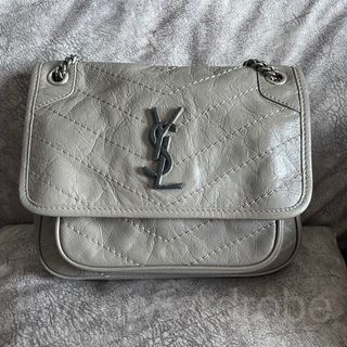 (Category: ) located in . Submitted by fityourwardrobe (Listing ID 1400858249, Image 1). Description: .