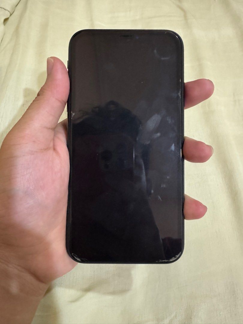 Used Iphone XR (Category: iPhone X Series) located in Kuala Lumpur. Submitted by shesellbaju (Listing ID 1400927708, Image 3). Description: - Battery Health 85% - Excellent condition - Stylish design - Comfortable material - Perfect for everyday use.