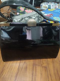 (Category: ) located in . Submitted by cheapestvintagebag (Listing ID 1400835645, Image 1). Description: .