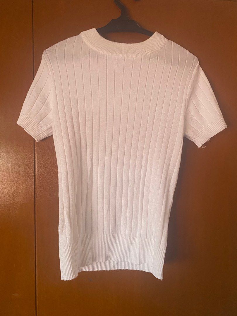 White Ribbed Knit Top (Category: Sleeveless) located in Paranaque City. Submitted by thematerialworld (Listing ID 1400849636, Image 1). Description: w/ storage stains.