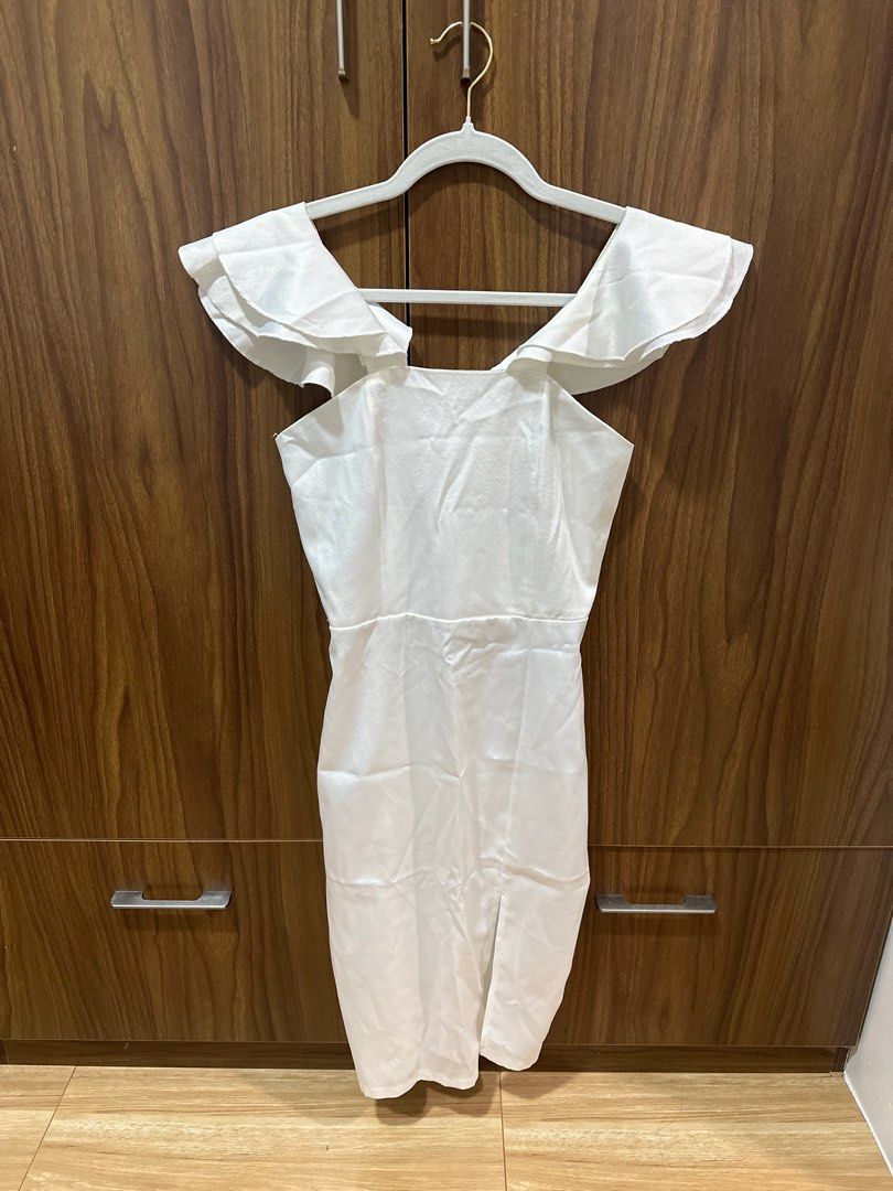 White Ruffle Dress with slit (Category: Dresses) located in Manila. Submitted by mingmingtsu_ (Listing ID 1400890616, Image 1). Description: - White dress with unique ruffle shoulder design - Fitted bodice - Subtle slit at the hem - Perfect for special occasions or summer wear - Includes white hanger.