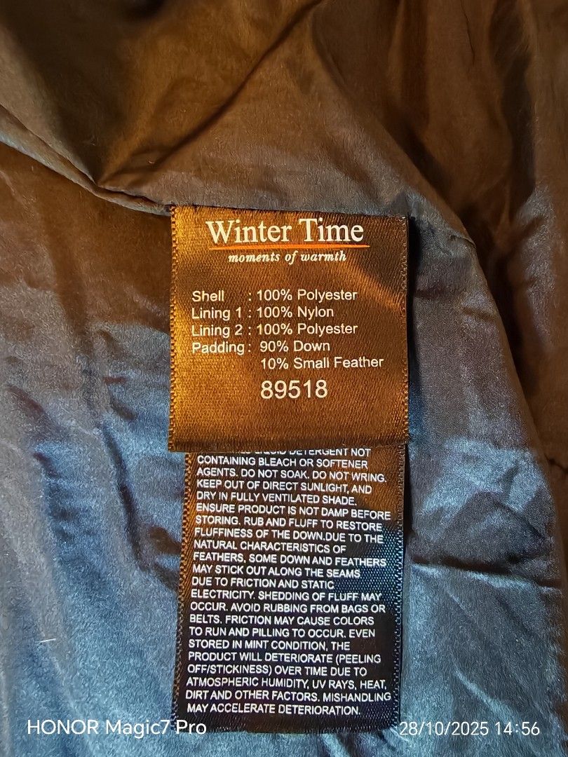 Winter Jacket (Category: Coats, Jackets and Outerwear) located in Singapore. Submitted by roger9517 (Listing ID 1400969233, Image 3). Description: Used once Buy from winter time.