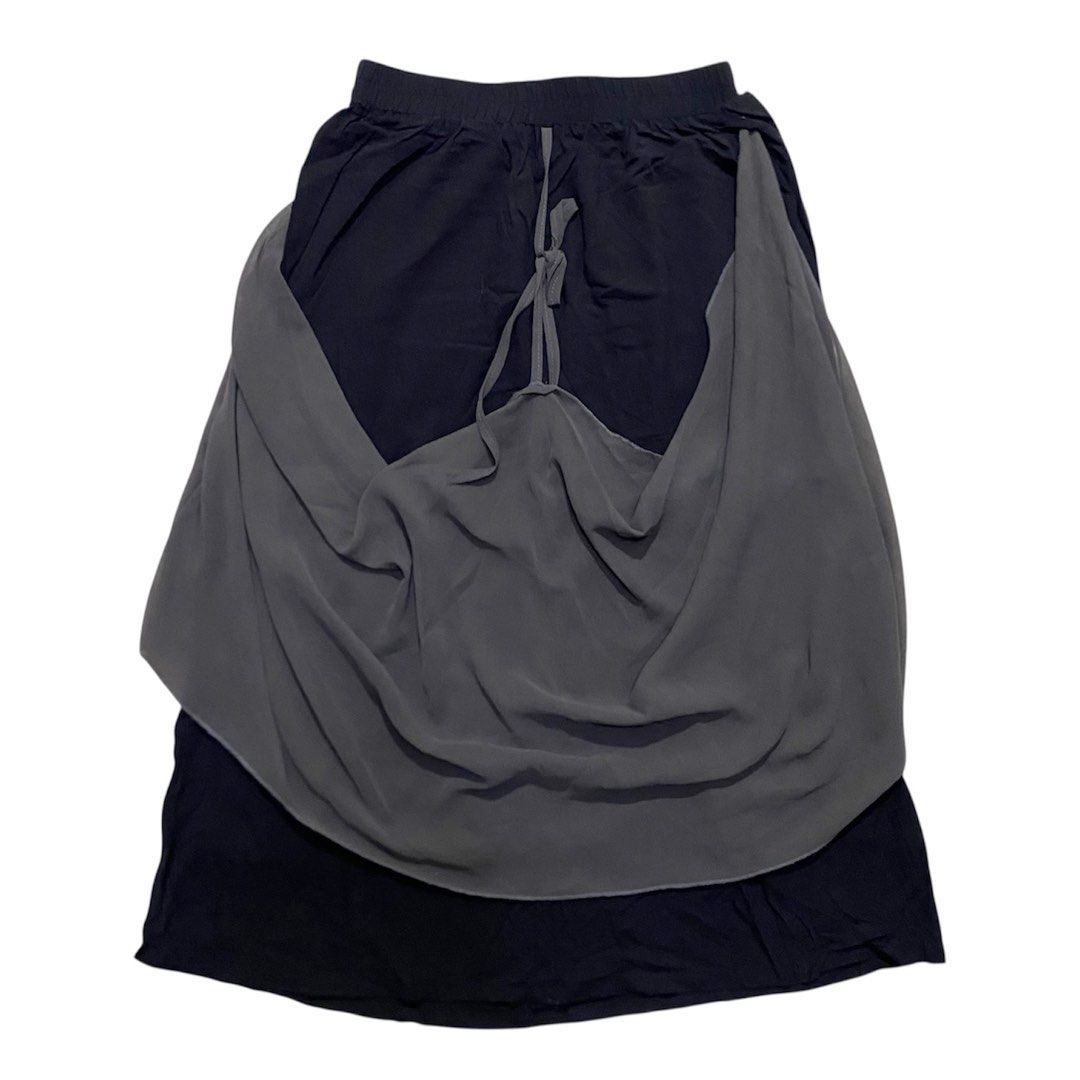 Y2k Archive Layered Parachute Skirt (Category: Skirts) located in Balanga. Submitted by cherryblunt (Listing ID 1400936098, Image 1). Description: ⬇️ waist - 24-30” length - 30” Two-layer design: black base, gray draped top. Elastic waistband. Lightweight. Mop - Gcash/Bank Transfer Mod - J&T Express No sh0pee checkout .