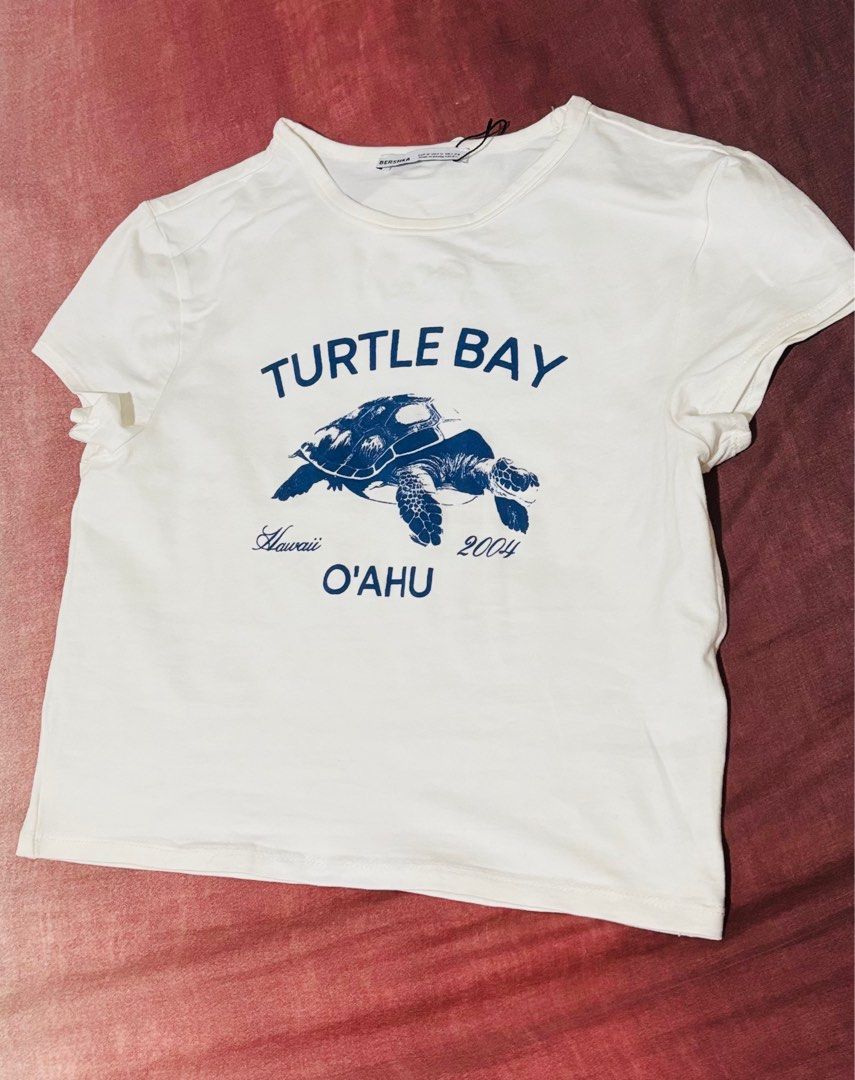 Y2K Bershka Baby Tee (Category: Shirts) located in Las Pinas. Submitted by katb86 (Listing ID 1400833978, Image 2). Description: Tag says medium but I think it fits small and even xs also teens .