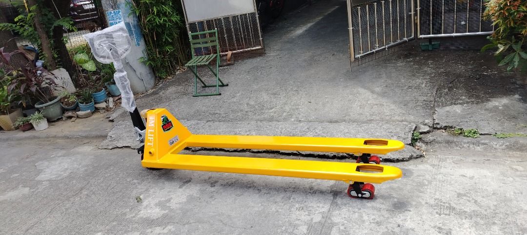 Yellow Pallet Jack (Category: Construction Tools & Equipment) located in Quezon City. Submitted by msochea (Listing ID 1400824070, Image 2). Description: Brand-new Long Hand Pallet Truck Capacity: 3.0 tons Fork Length: 1.8 meters Width: 550mm & 685mm AC Integrated pump (leak proof).