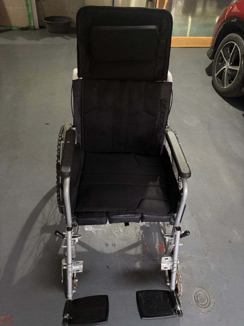 Adjustable Wheelchair with Headrest (Category: Wheelchairs) located in Paranaque City. Submitted by criseldagomez (Listing ID 1401067279, Image 1). Description: Almost 2wees lang po nagamit reclining wheelchair heavy duty wheelchair po ito di gaya ng iba pwede ng dto matulog ang patient kasi nahihiga nman ang wheelchair adjustable I bought it po for P8,500 kahit icanvass nyo yan we decided to sell kasi dinala na po sa abroad ang father ko wala na