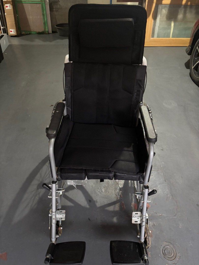 Adjustable Wheelchair with Headrest (Category: Wheelchairs) located in Paranaque City. Submitted by criseldagomez (Listing ID 1401067279, Image 3). Description: Almost 2wees lang po nagamit reclining wheelchair heavy duty wheelchair po ito di gaya ng iba pwede ng dto matulog ang patient kasi nahihiga nman ang wheelchair adjustable I bought it po for P8,500 kahit icanvass nyo yan we decided to sell kasi dinala na po sa abroad ang father ko wala na