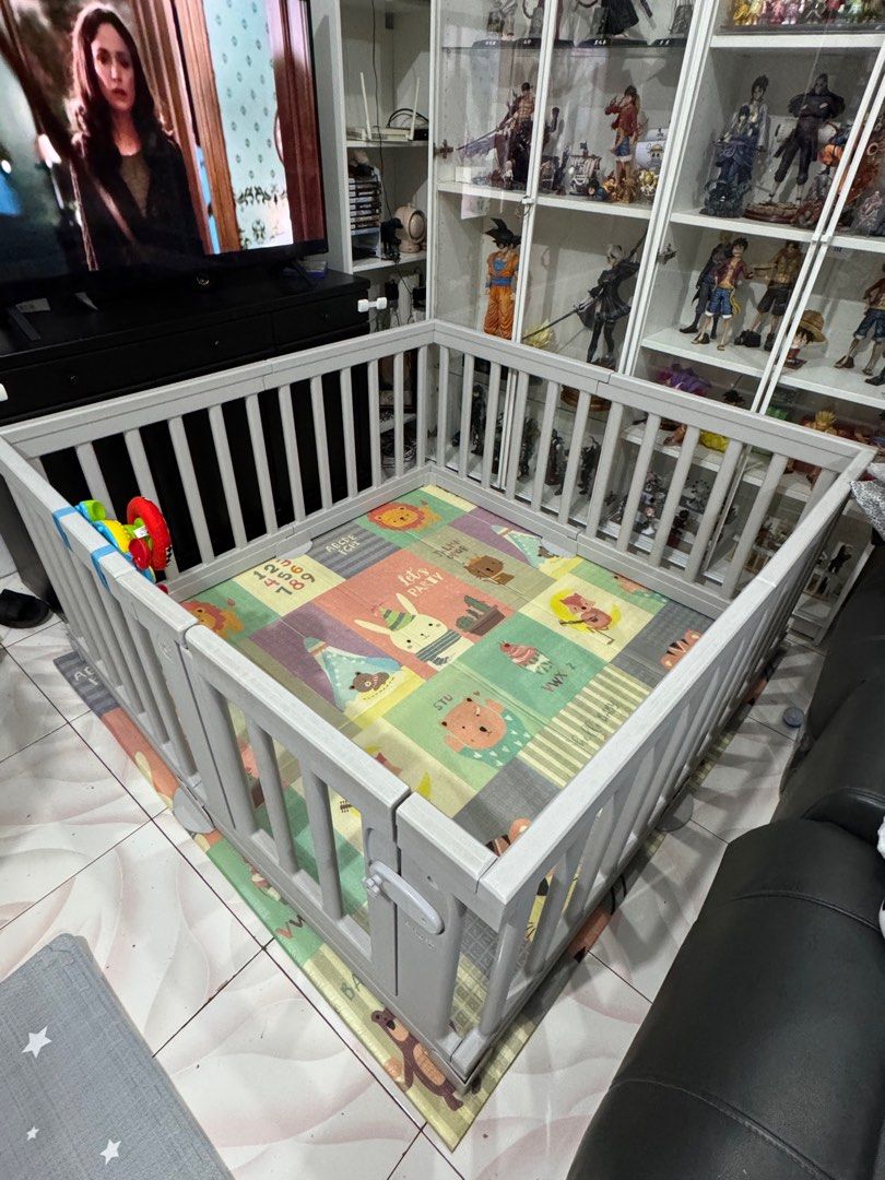 ANURI 8 Panels Playpen (Category: Infant Playtime) located in Bacoor. Submitted by darklab_project (Listing ID 1400997043, Image 3). Description: ANURI 8 panels playpen (korean brand) P5000 mat not included Bought for 7k No sharp edges Comes with wall locks, corner locks and sticky pads 📍 Bacoor Cavite.