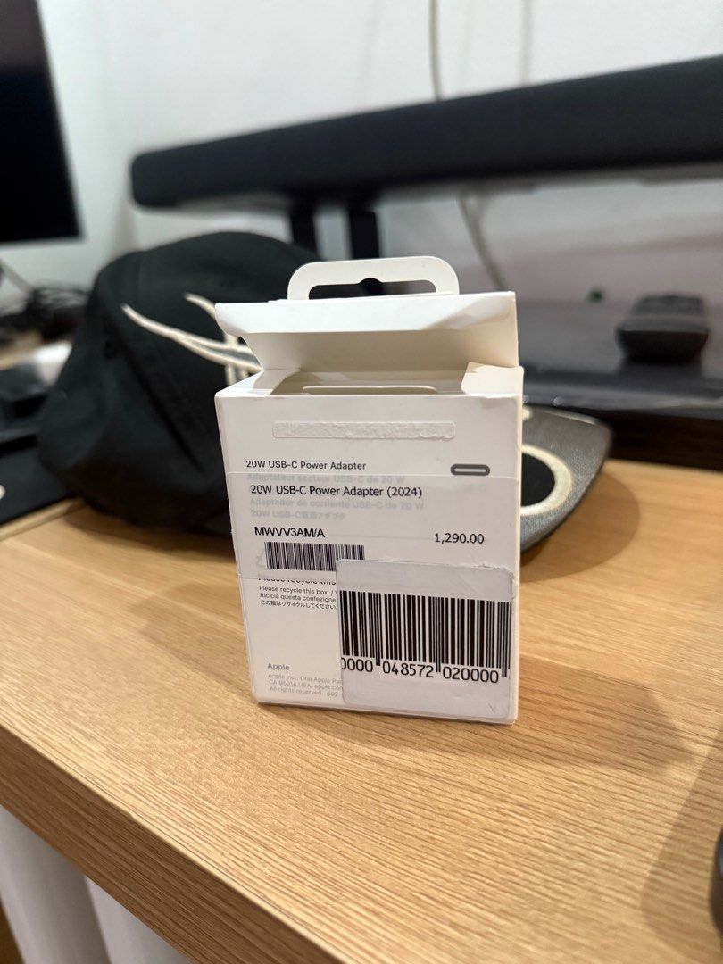 APPLE ADAPTER 20w USB-C (Category: Chargers) located in Manila. Submitted by vagabnd (Listing ID 1400983345, Image 2). Description: Original brandnew adapter binuksan lang never nagamit.