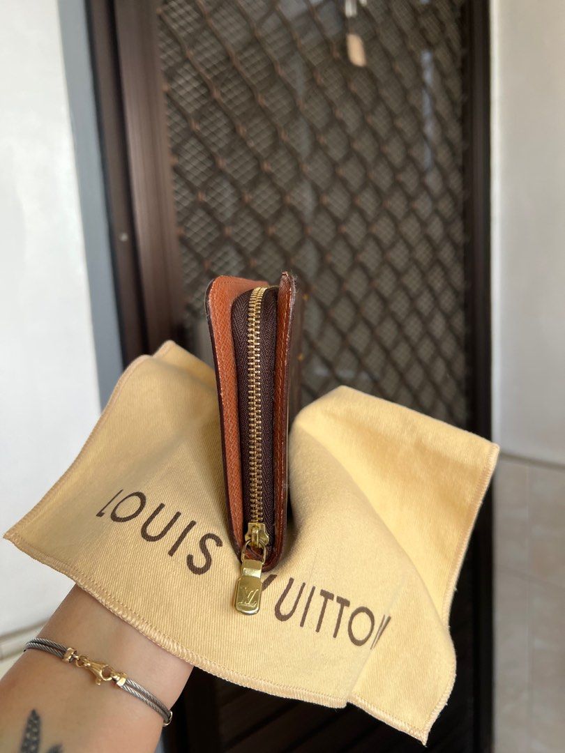 Authentic lv Louis Vuitton Zippy Wallet (Category: Luxury Bags & Wallets) located in Caloocan City. Submitted by alavishglam (Listing ID 1401098717, Image 2). Description: - Authentic Louis Vuitton Zippy Wallet - Brown monogram canvas - Zip-around closure - Multiple card slots and compartments - Includes dust bag - Smooth zipper function.