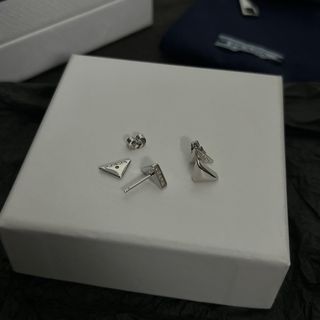 (Category: ) located in . Submitted by fashion.luxe (Listing ID 1401078913, Image 1). Description: .