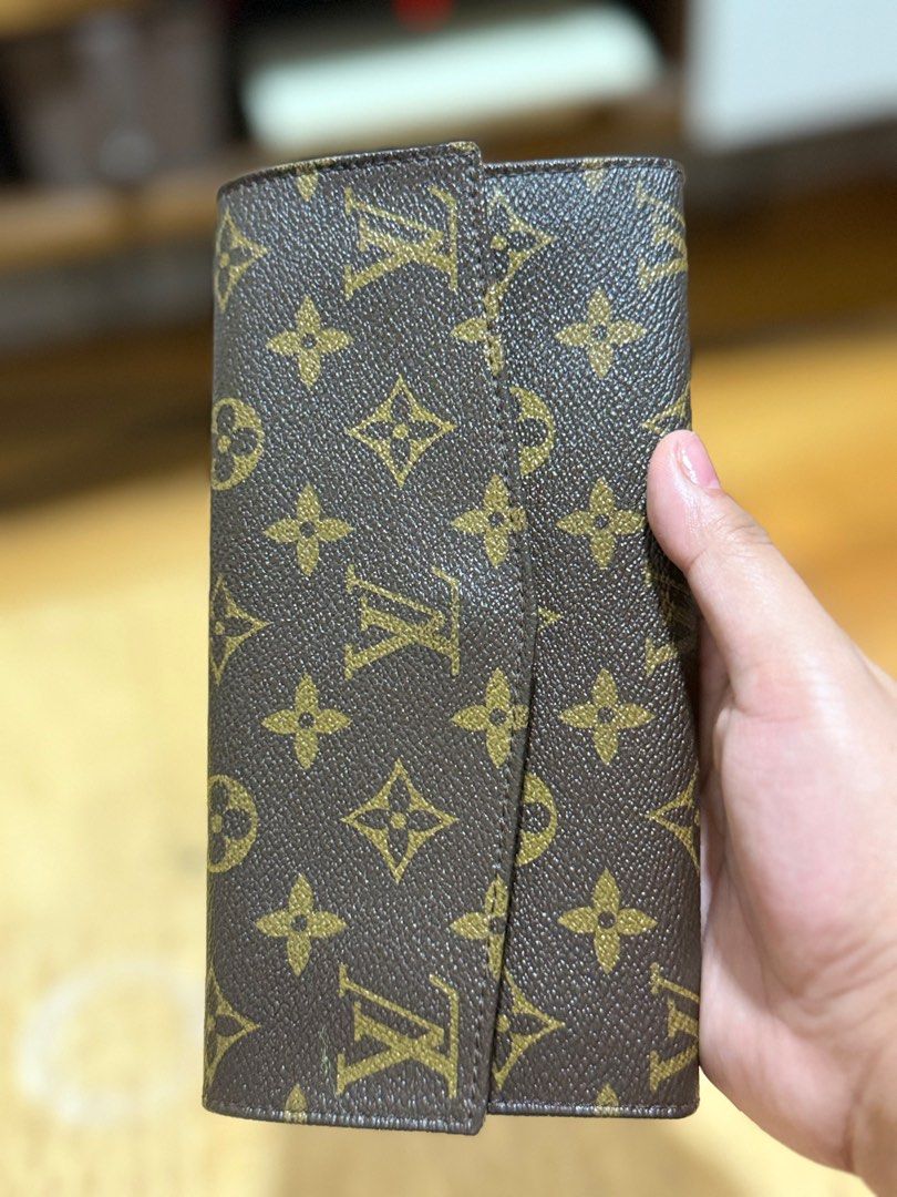 Authentic Vintage LV Wallet (Category: Luxury Bags & Wallets) located in Quezon City. Submitted by ateshandpick (Listing ID 1377545248, Image 2). Description: Authentic 100 💯 Money Back Guarantee Manage your expectations as this is vintage No major flaw Price negotiable ☺️.