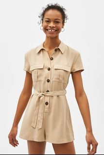 (Category: ) located in . Submitted by personalwardrobe03 (Listing ID 1401116662, Image 1). Description: .