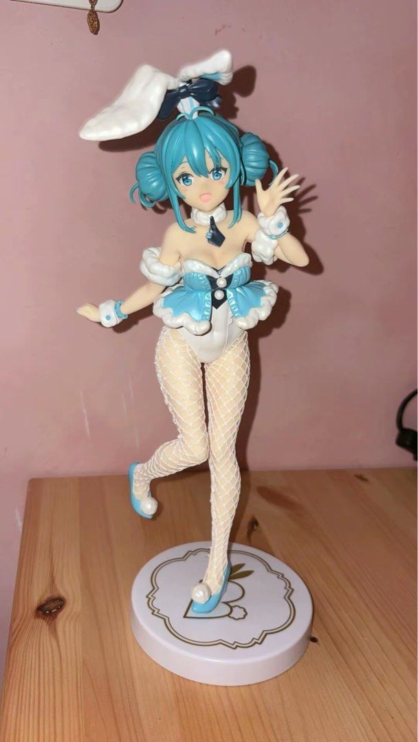 Bicute Bunnies Hatsune Miku Figure (Category: Figurines & Statues) located in Manila. Submitted by xavsobasedd (Listing ID 1401019747, Image 2). Description: - no flaws - has box - originally bought for 1,2k - rfs: need funds .