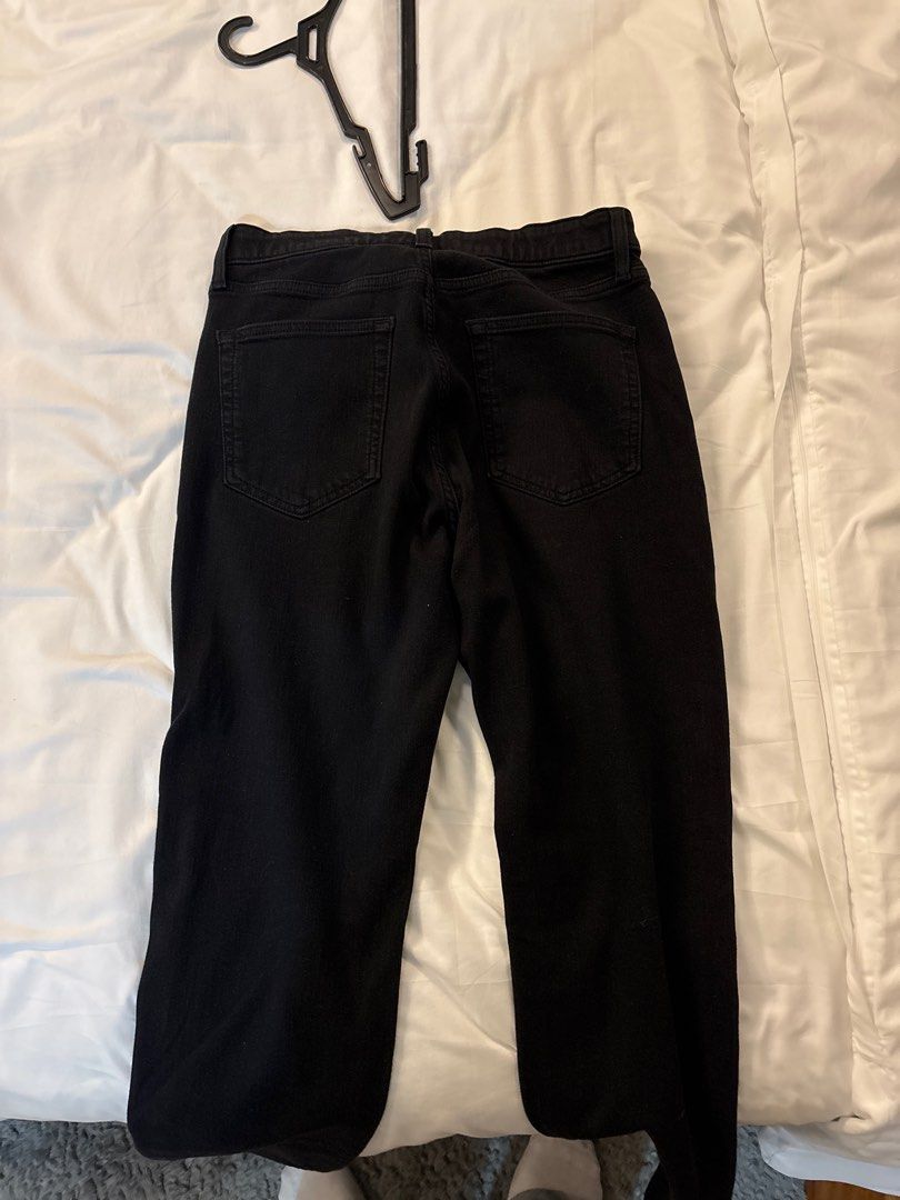 Black and Blue Jeans (Category: Jeans) located in Manila. Submitted by junjun_jomar (Listing ID 1401105104, Image 3). Description: Two pairs of jeans in black and blue. The black pair has a drawstring. The blue pair has a classic five-pocket design. Both pairs appear to be straight-leg cut. They are suitable for everyday wear..
