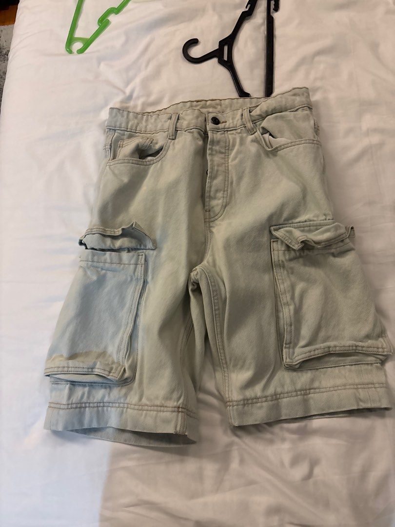 Cargo Shorts/cargo pants (Category: Jeans) located in Manila. Submitted by junjun_jomar (Listing ID 1401106450, Image 2). Description: These cargo shorts feature a classic design with multiple pockets for added functionality. They have a button closure and a neutral color, making them versatile for various outfits. The shorts appear to be made of a durable fabric, suitable for everyday wear. They are folded neatly, suggesting they have been well-