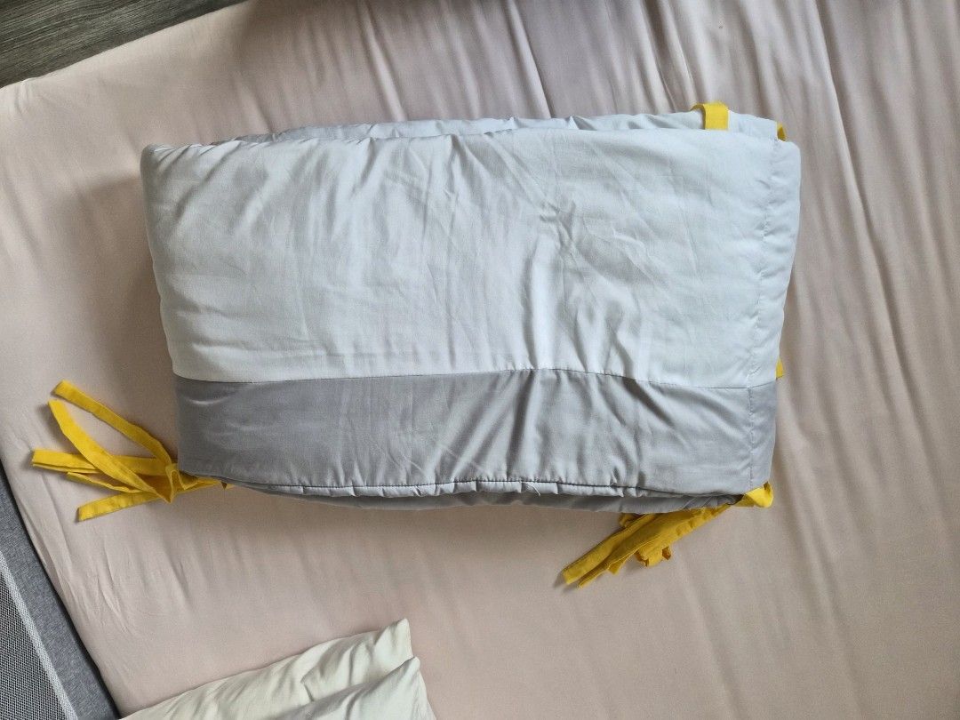 Crib bumper guard (Category: Bed Guards) located in Quezon City. Submitted by stmcc (Listing ID 1358645313, Image 3). Description: Crib bumper super lightly used. Good for 28x52 sized cribs. Gcash or bank transfer. Courier shouldered by buyer..