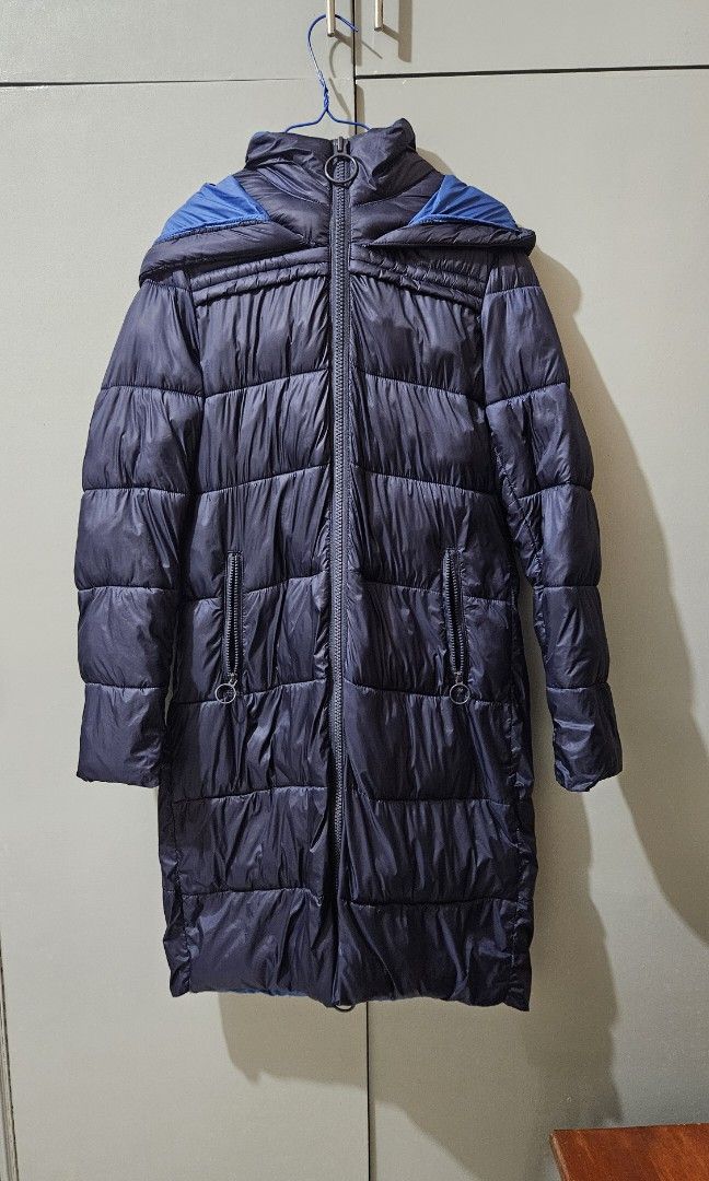 Dark Blue Puffer Jacket (Long) (Category: Coats, Jackets and Outerwear) located in San Carlos. Submitted by chsoki (Listing ID 1401086528, Image 3). Description: long puffer jacket model height: 4'11".