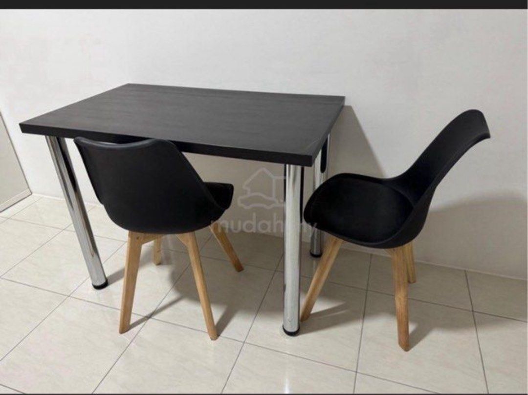 Dining Table (Category: Tables & Sets) located in Seberang Jaya. Submitted by shny29 (Listing ID 1400986896, Image 1). Description: .