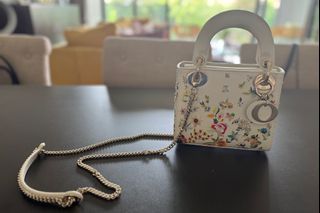 (Category: ) located in . Submitted by loveshoppinglalala (Listing ID 1401032761, Image 1). Description: .