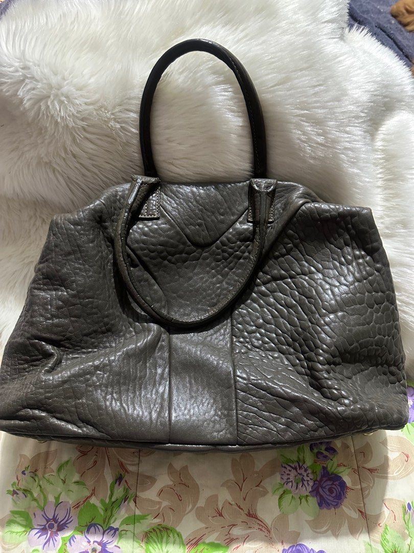 EASY Y$L GENUINE Leather Handbag (Category: Luxury Bags & Wallets) located in Paranaque City. Submitted by love1927 (Listing ID 1400976219, Image 2). Description: - Easy YSL handbag - Textured leather exterior - Dual top handles - Secure zip closure - Spacious interior compartment - Distinctive Y-shaped design - Elegant gold-toned hardware - Protective metal feet at base Large Size .
