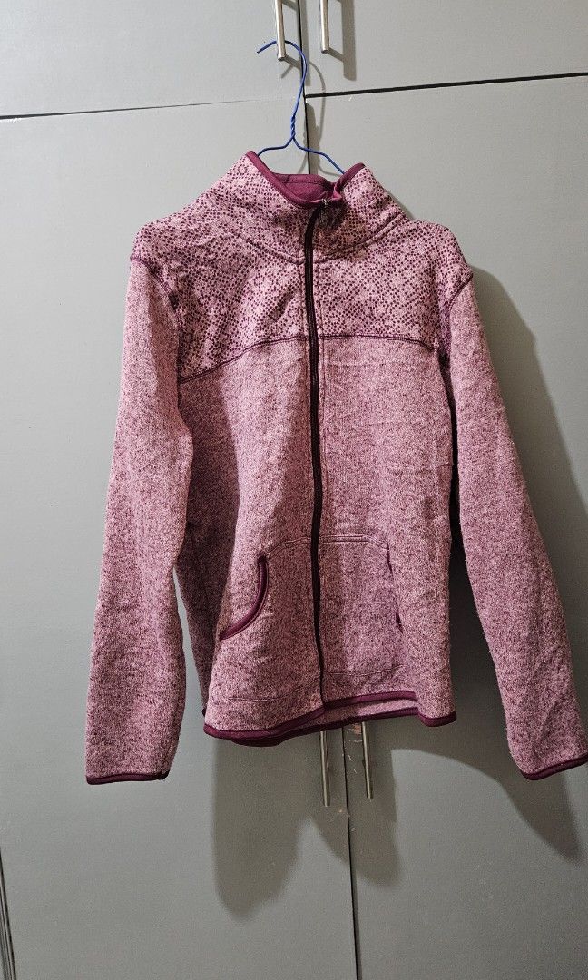 FLEECE JACKET|L ON TAG (Category: Longsleeves) located in San Carlos. Submitted by chsoki (Listing ID 1401088607, Image 3). Description: fleece jacket for winter layering! model height: 4'11".