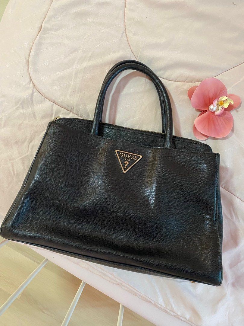 Guess Black Handbag (Category: Tote Bags) located in Kuala Lumpur. Submitted by sheilashahmirxoxo (Listing ID 1401047747, Image 1). Description: .