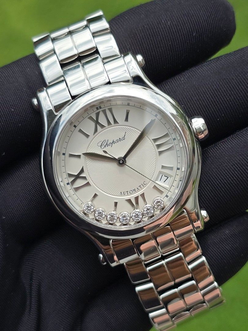 [FULLY SERVICED CHOPARD 2025!] CHOPARD HAPPY SPORT AUTOMATIC DIAMONDS 278559-3002 278559 (Category: Watches) located in Singapore. Submitted by rollieinthedeep (Listing ID 1401025830, Image 3). Description: >SELF-OWNED LANDED HOME BOUTIQUE with MORE THAN 1000 Genuine real person reviews on Carousell! ⭐⭐⭐⭐⭐ >>AUTHENTICITY GUARANTEE CERTIFIED PROFESSIONAL SELLER BY CAROUSELL!✅ BUY with peace of mind today! >>>PRICE FIRM (NON NEGO) LOWEST PRICE GUAR