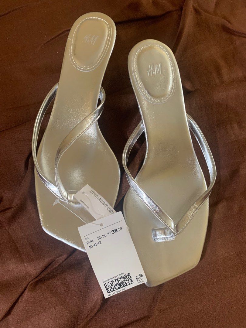 H&m kitten heeled sandals (Category: Flats & Sandals) located in Lucban. Submitted by Samsified (Listing ID 1400325634, Image 3). Description: .