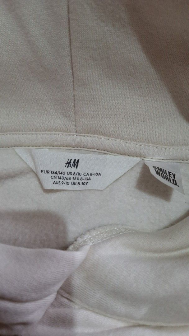 H&M Smiley World Hoodie (Category: Babies & Kids Fashion) located in Quezon City. Submitted by prelovedbox2016 (Listing ID 1401018936, Image 3). Description: - H&M Hoodie - Smiley face design (front and back) - White color - Size: EUR 134/140, US 8/10A, UK 8-10Y - Kangaroo pocket - Hood.