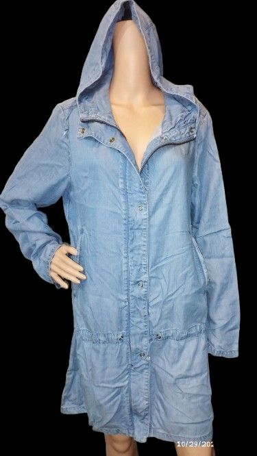 Hooded Denim Dress (Category: Dresses) located in Marikina City. Submitted by izzy_00 (Listing ID 1401161814, Image 3). Description: soft Denim with zipper pockets both sides button down and zipper zipper is gold in color hoodie best fit M-L adjustable in skirt YKK zipper payment sent Tru my Maya account.