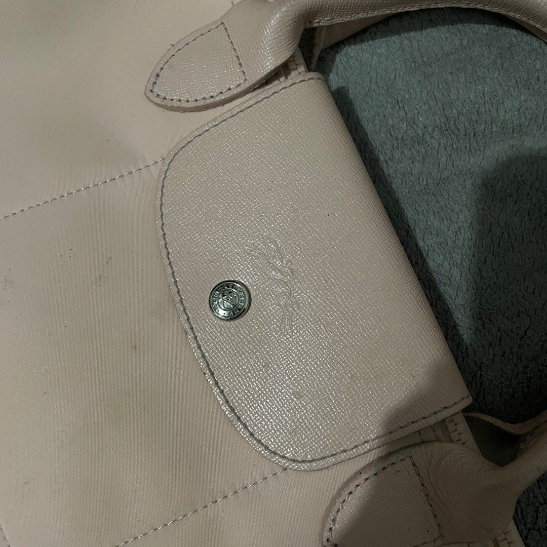 Longchamp Le Pliage Cuir Handbag Pink Large (Category: Luxury Bags & Wallets) located in Manila. Submitted by alwaysrory (Listing ID 1401130388, Image 2). Description: With small stains check pictures for reference .