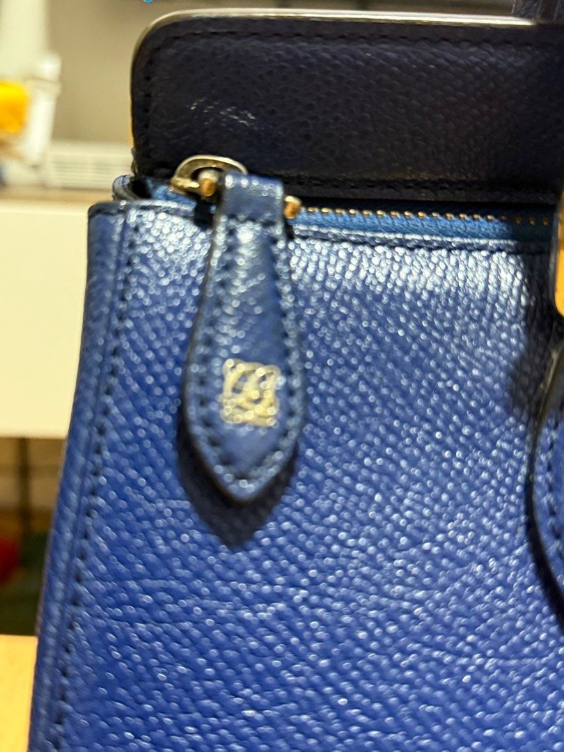 Louis Quatorze (Category: Luxury Bags & Wallets) located in Quezon City. Submitted by ateshandpick (Listing ID 1376900373, Image 3). Description: Authentic Louis Quatorze Mid brand Price still negotiable 😉.