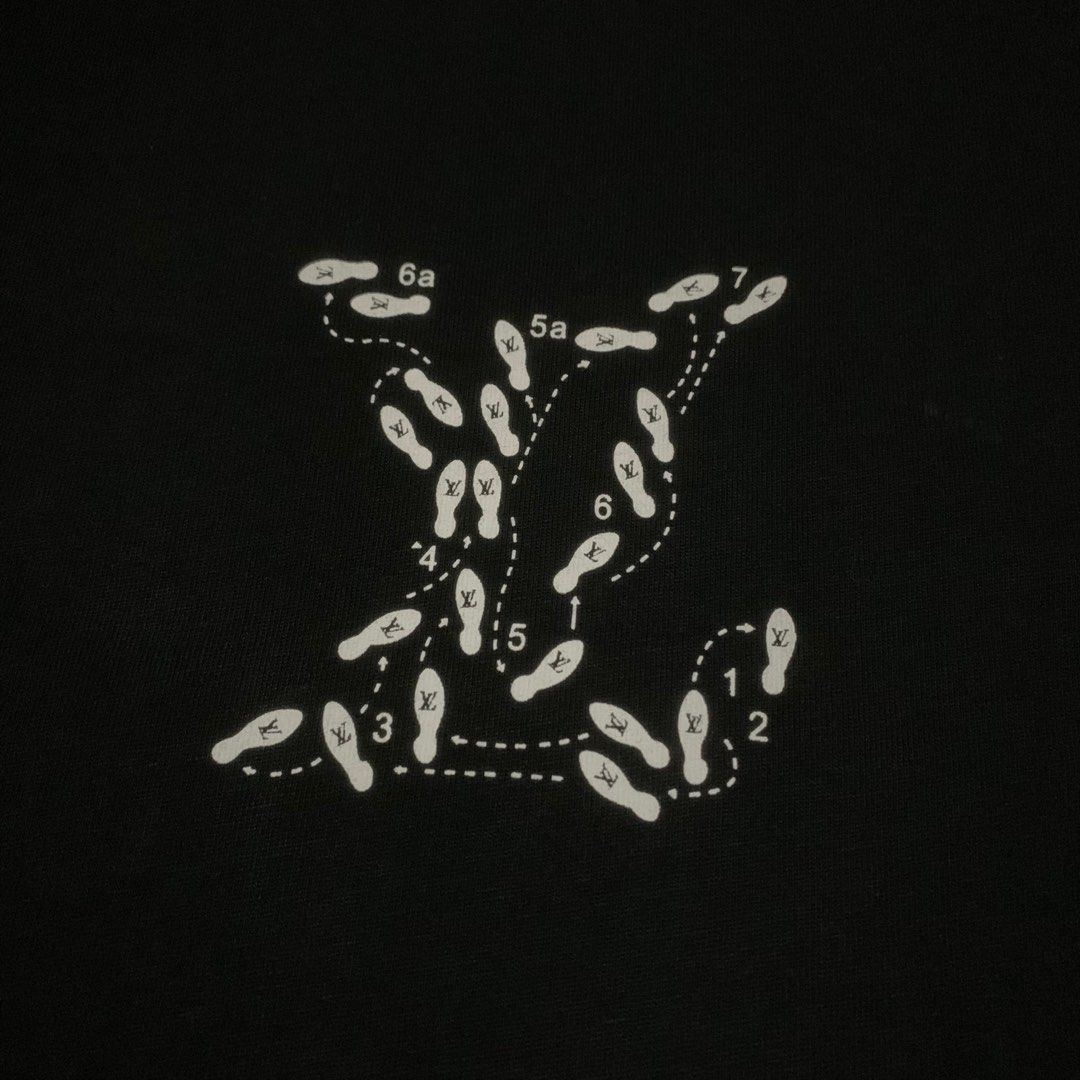 LOUIS VUITTON X VIRGIL ABLOH ART TEE (Category: Luxury Apparel) located in Manila. Submitted by scarlett_hope (Listing ID 1401157701, Image 3). Description: L: 28 W: 21 COLOR RATE: 10/10 CONDITION: AS NEW MOP: GCASH.