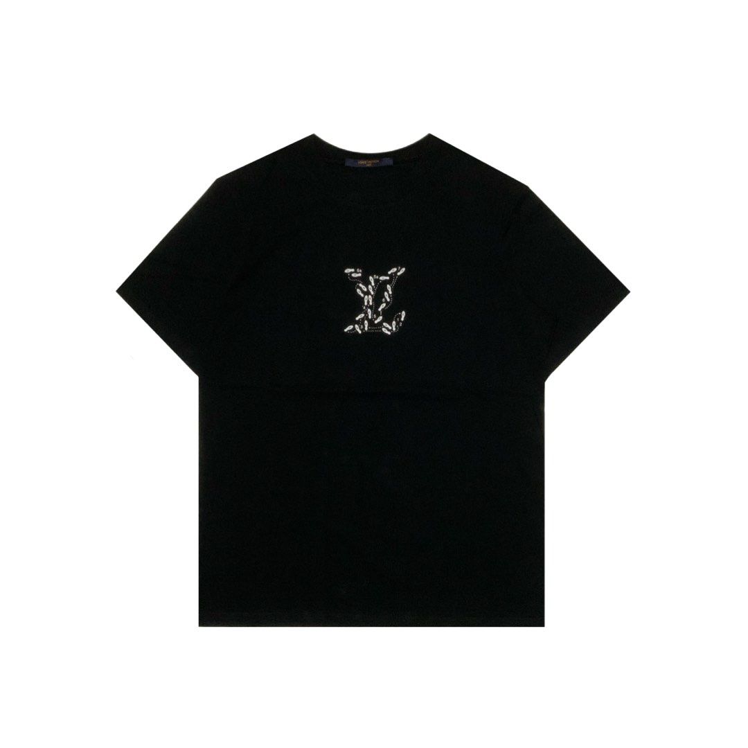 LOUIS VUITTON X VIRGIL ABLOH ART TEE (Category: Luxury Apparel) located in Manila. Submitted by scarlett_hope (Listing ID 1401157701, Image 2). Description: L: 28 W: 21 COLOR RATE: 10/10 CONDITION: AS NEW MOP: GCASH.