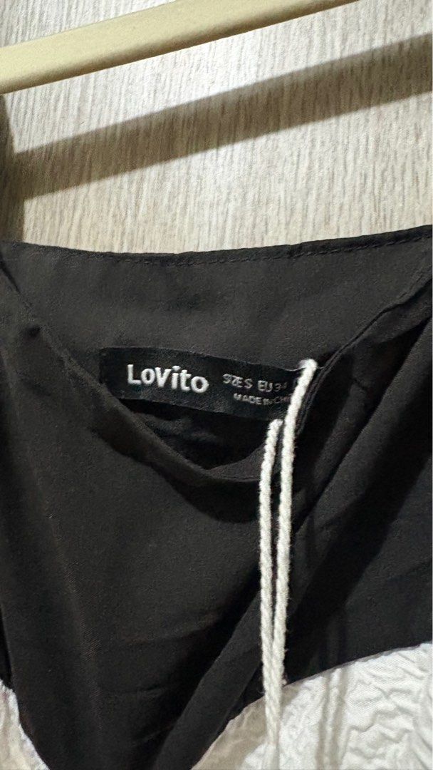 Lovito Black and White Pleated Top (Category: Sleeveless) located in Quezon City. Submitted by mikaaaaachu (Listing ID 1401054800, Image 3). Description: Brand New Never worn Still with tag.
